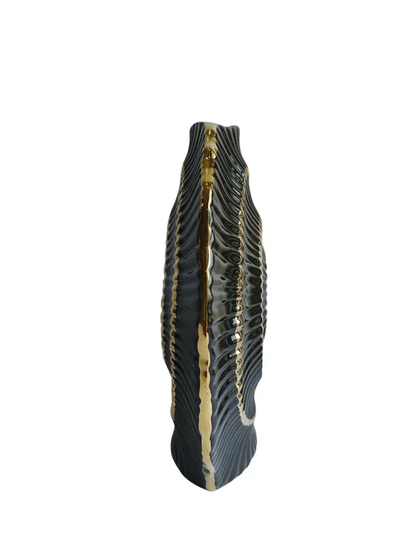 Black_&_Golden_Ceramic_Premium_&_Elegant_Vase