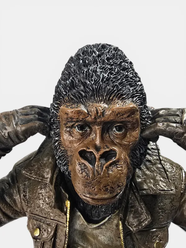 Gorilla-hear_No_Evil