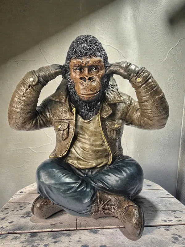 Gorilla-hear_No_Evil