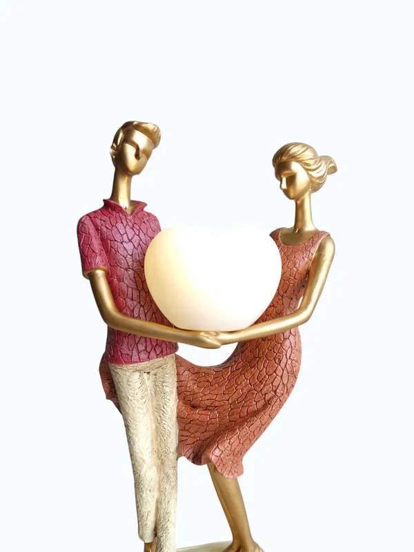 Romantic_Couple_Holding_Heart_Lamp_Showpiece_-_Love_LED_Decor_Light