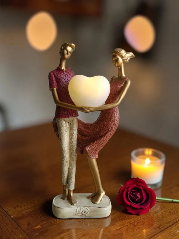 Romantic_Couple_Holding_Heart_Lamp_Showpiece_-_Love_LED_Decor_Light