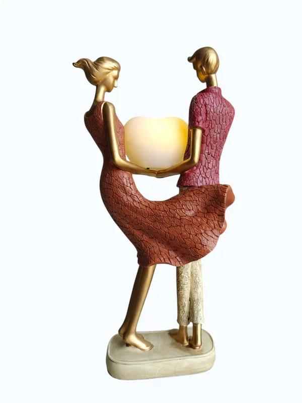 Romantic_Couple_Holding_Heart_Lamp_Showpiece_-_Love_LED_Decor_Light