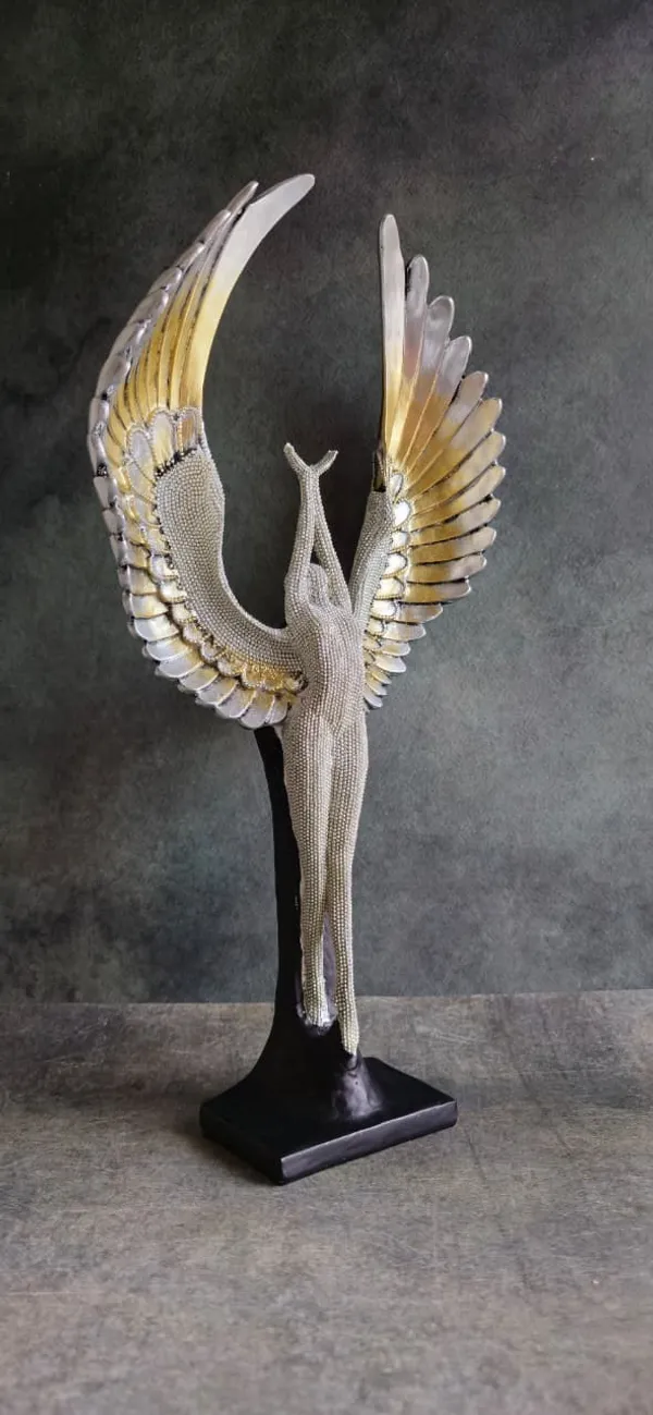 Glittering_Lady_Ready_to_Fly