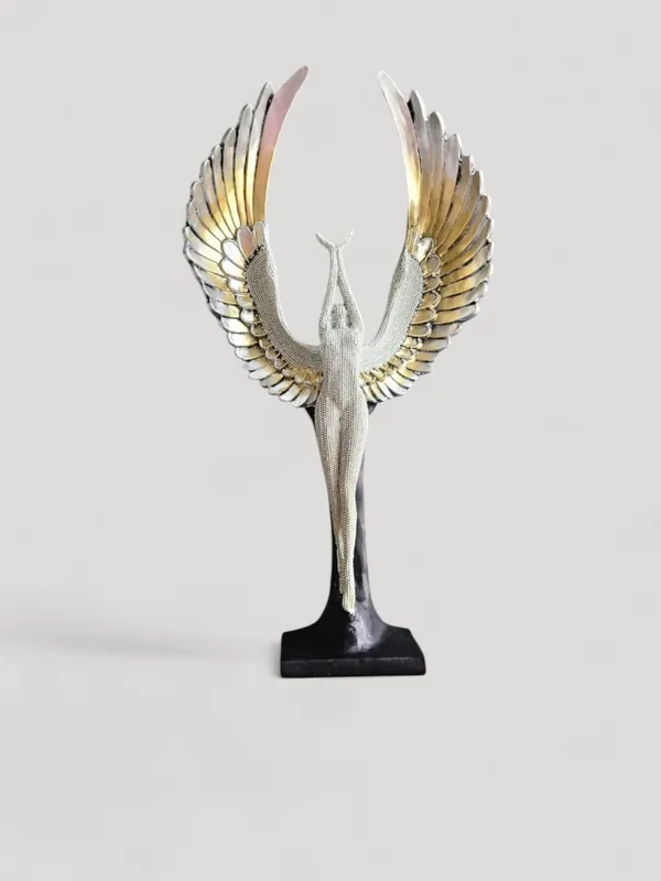 Glittering_Lady_Ready_to_Fly