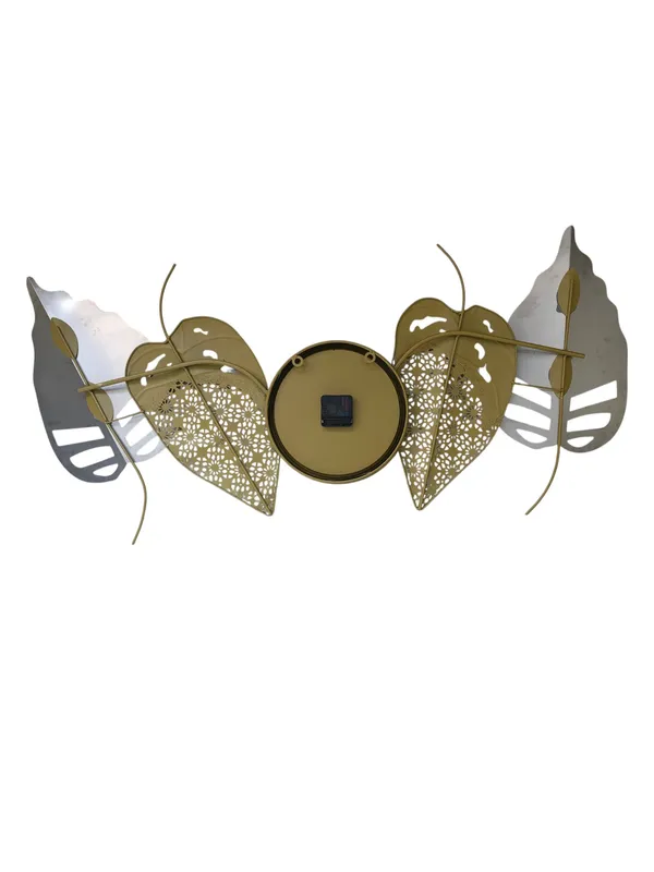 Sparkling_Art_Gallery_-_Luxury_4-Leaf_Golden_Metal_Wall_Clock_-_Modern_Decorative_Wall_Clock_for_Living_Room