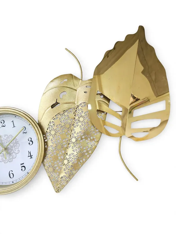 Sparkling_Art_Gallery_-_Luxury_4-Leaf_Golden_Metal_Wall_Clock_-_Modern_Decorative_Wall_Clock_for_Living_Room