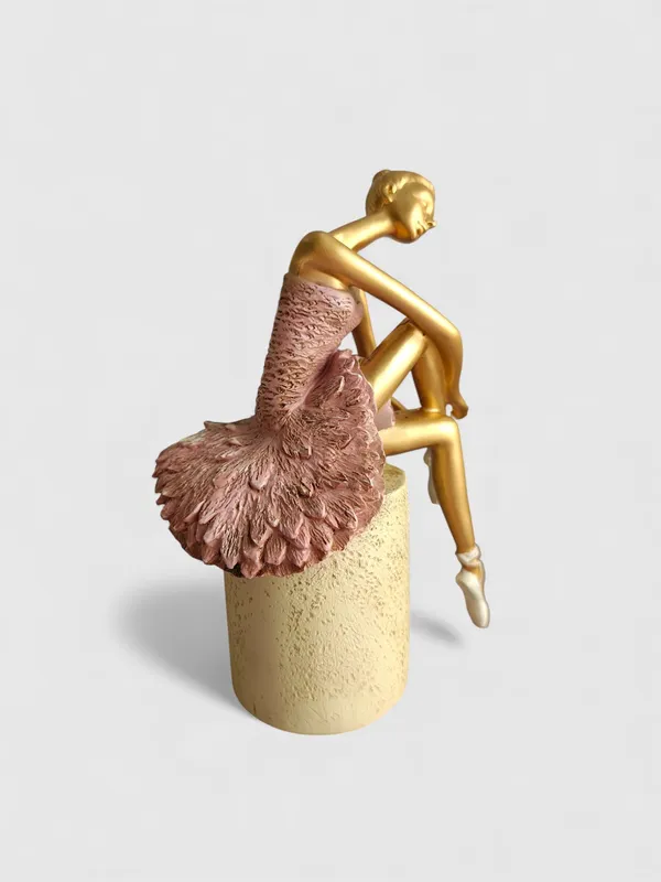 Pink_Sitting_Lady