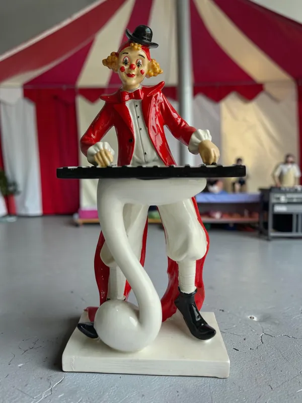 Keyboard_Musician_Clown_Figurine