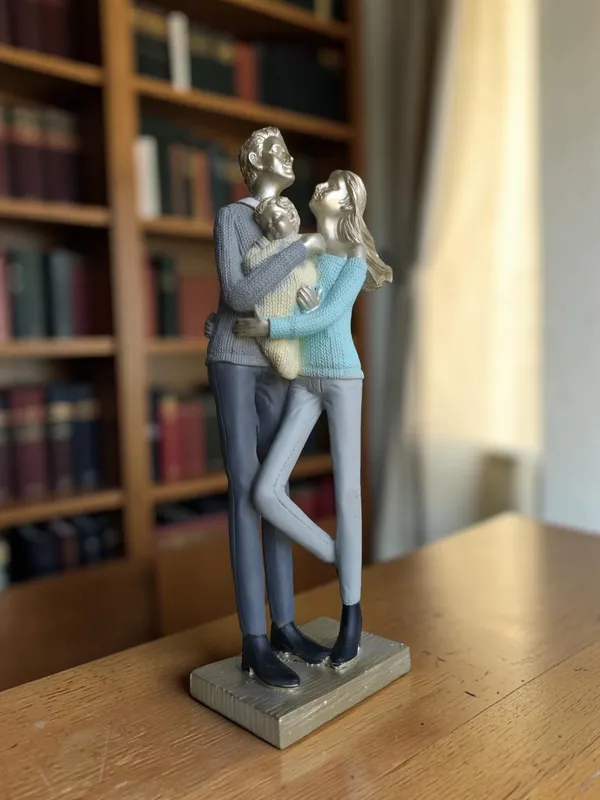 Silver_Family_With_Newborn