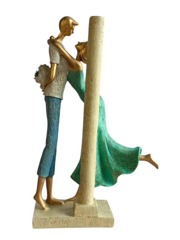 The_Green_Couple_Figurine_-_"Eternal_Embrace