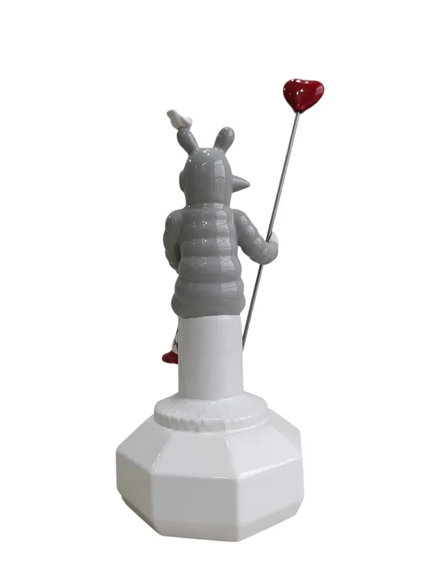 The_Lover_-_Sculpture_by_Jaime_Hayon_for_Lladr�