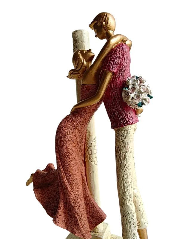 The_Maroon_Couple_Figurine_-_"Eternal_Embrace