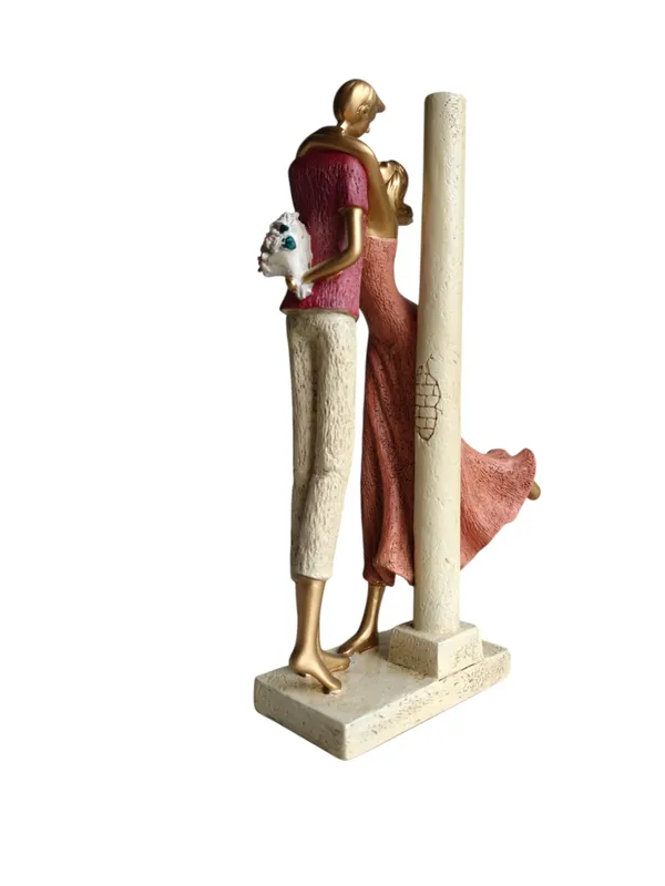 The_Maroon_Couple_Figurine_-_"Eternal_Embrace