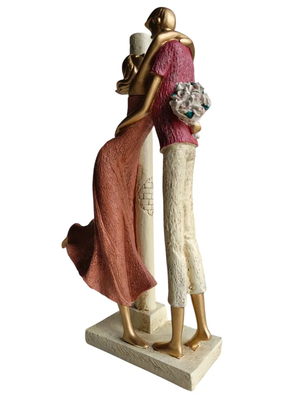 The_Maroon_Couple_Figurine_-_"Eternal_Embrace