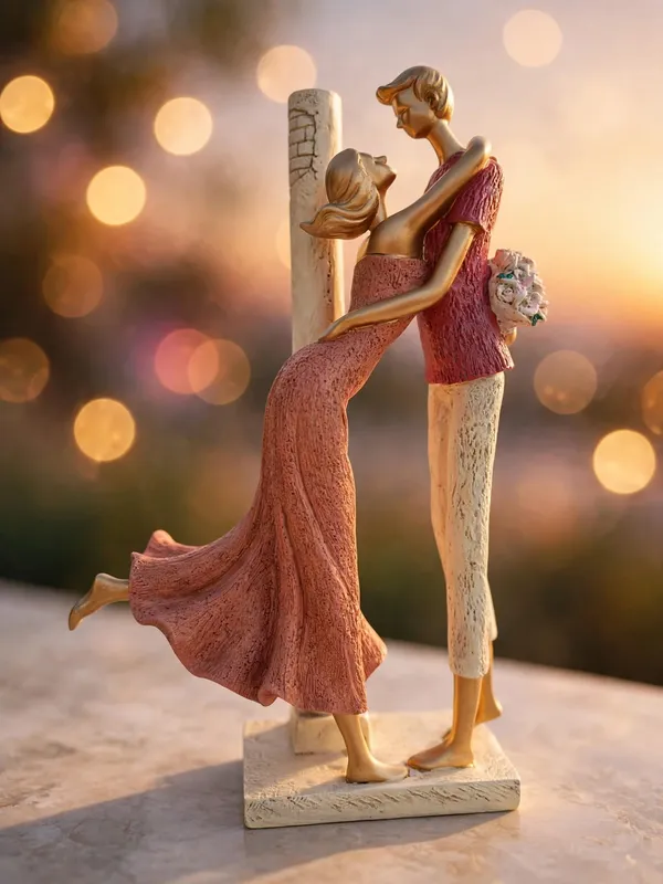 The_Maroon_Couple_Figurine_-_"Eternal_Embrace