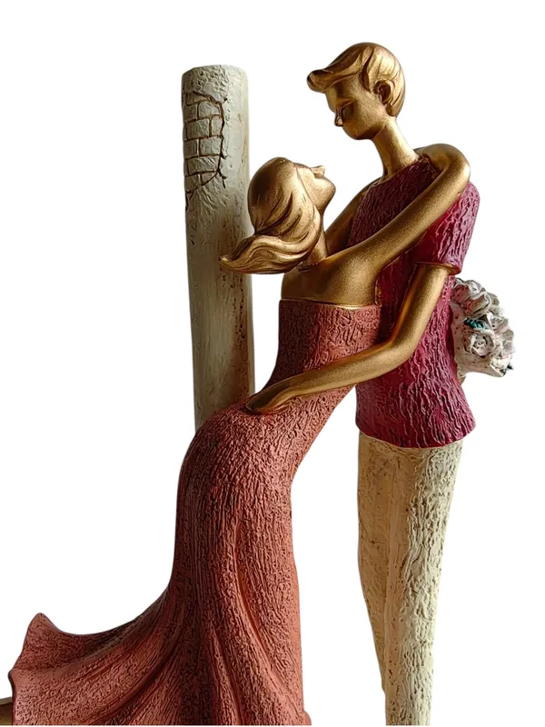 The_Maroon_Couple_Figurine_-_"Eternal_Embrace