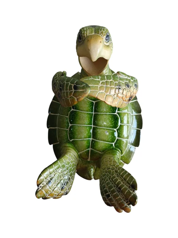 Tipsy_Turtle_-_Happy_Green_Sea_Turtle_Bottle_Holder
