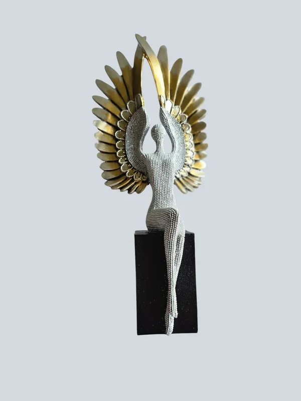 Silver_Glittering_Lady_with_Open_Wings