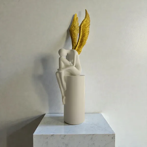 Angel_With_Golden_Wings
