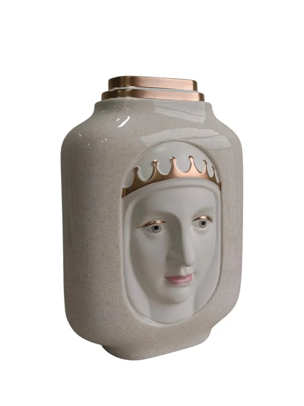 Royal_Face_Ceramic_Vase_with_Crown_Design