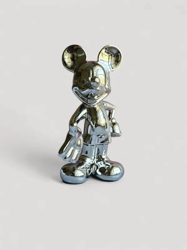Silver_Hand_Shake_Mickey