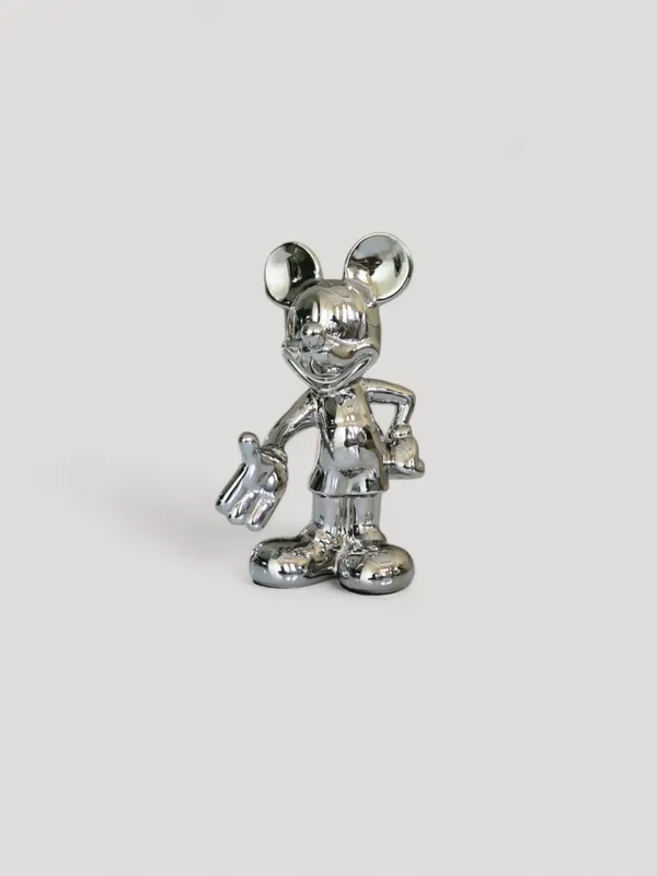 Silver_Hand_Shake_Mickey