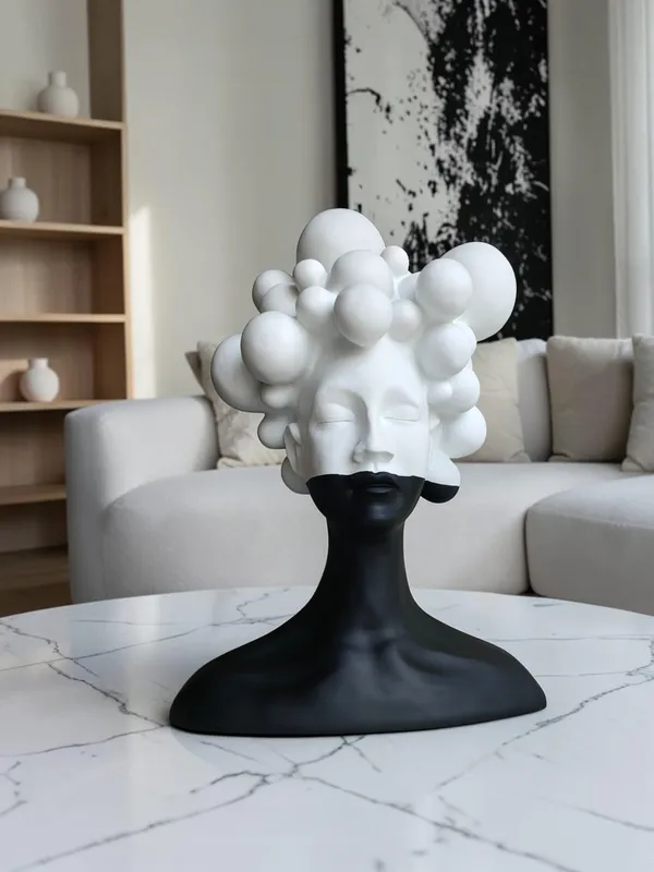 Dreaming_Cloud_Woman_Bust_Large-Bubble_Hair_Lady