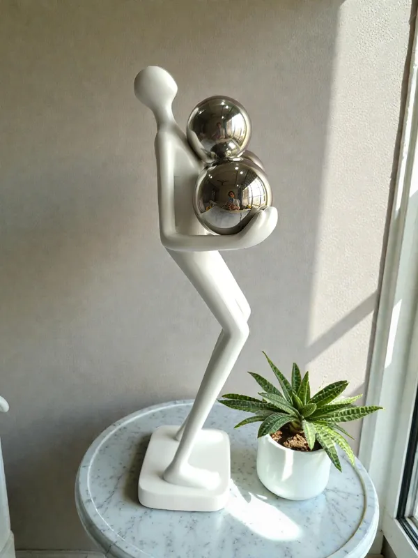 White_Three_Ball_Figure