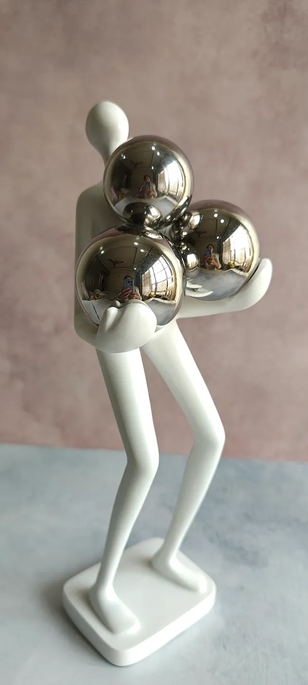 White_Three_Ball_Figure