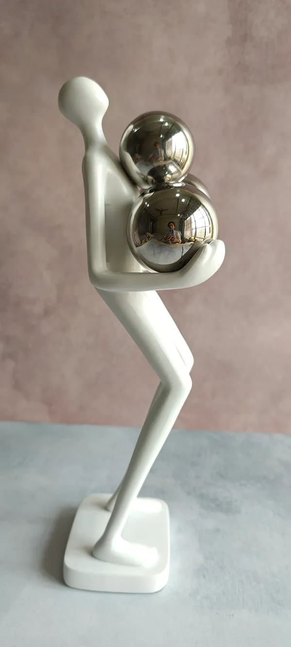 White_Three_Ball_Figure