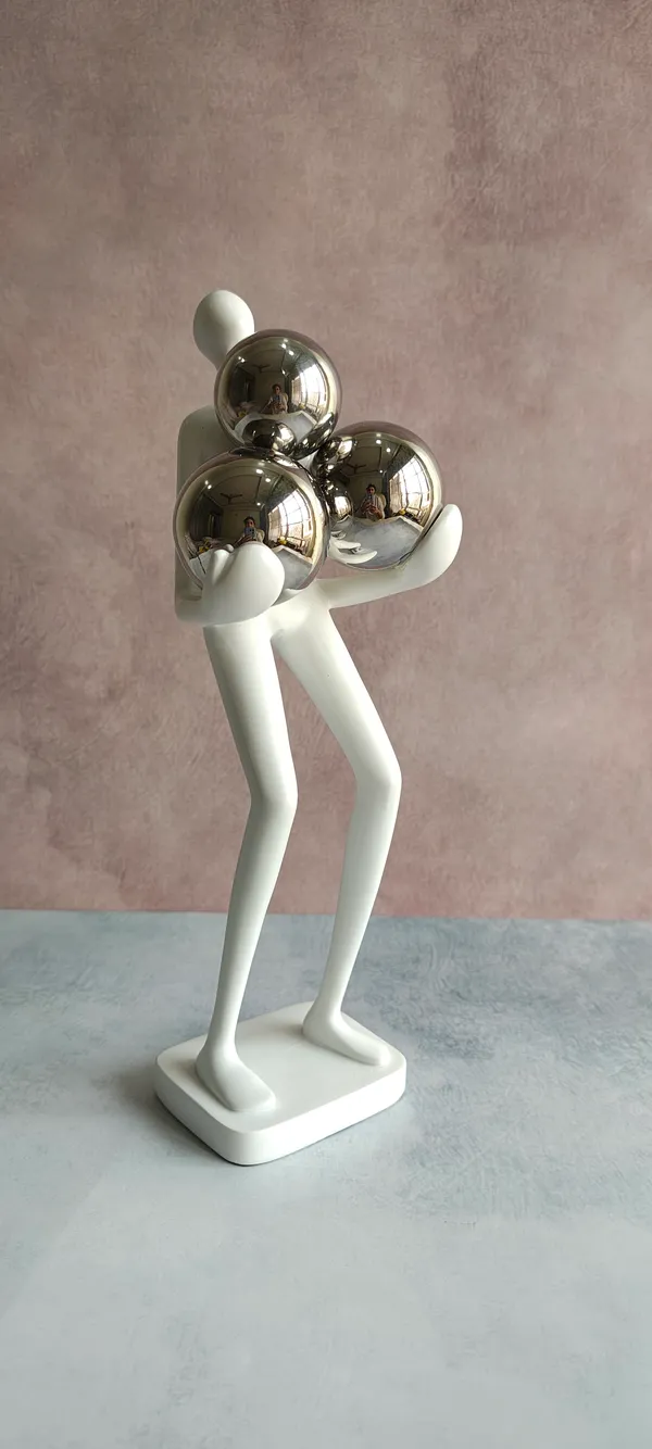 White_Three_Ball_Figure