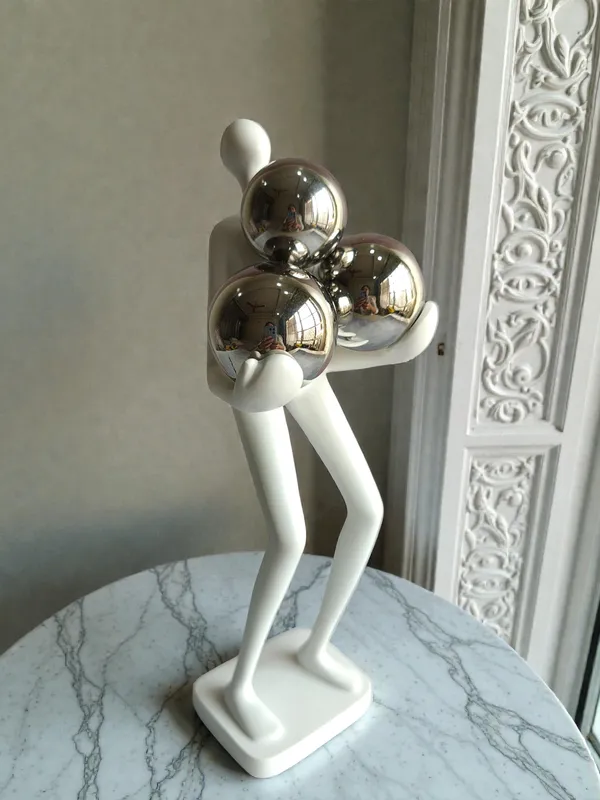 White_Three_Ball_Figure