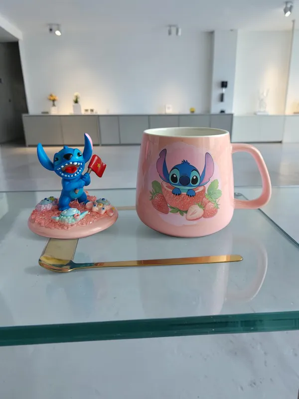 Stitch_3D-_Mug_&_Lid_Set_-_Cheer_Flag_Strawberry_Edition