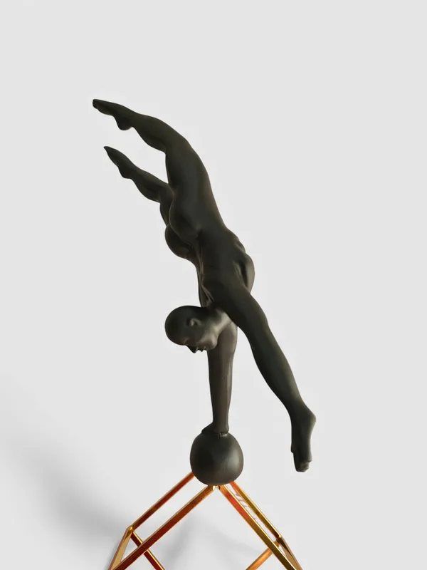 Balancing_Acrobat_Sculpture