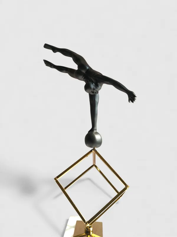 Balancing_Acrobat_Sculpture