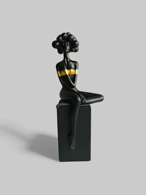 Black_Bubble_Hair_Sitting_Lady