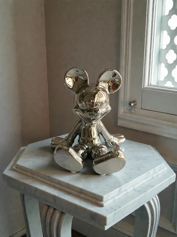 Silver_Sitting_Mickey