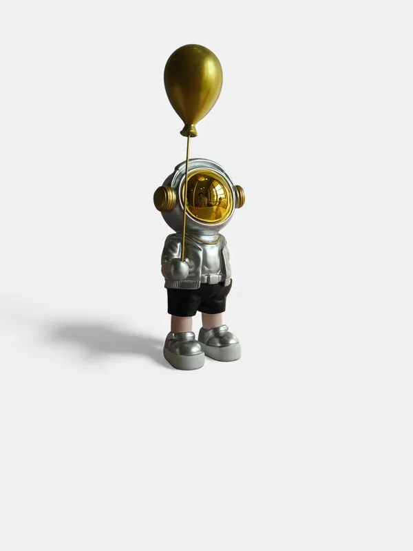 Silver_Headphone_boy_with_Balloon