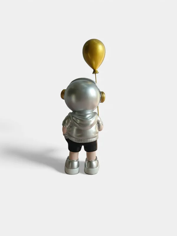 Silver_Headphone_boy_with_Balloon