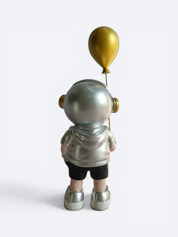 Silver_Headphone_boy_with_Balloon