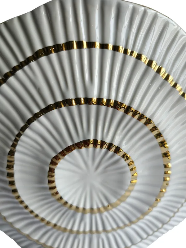 White_&_Golden_Shell_Shaped_Vase