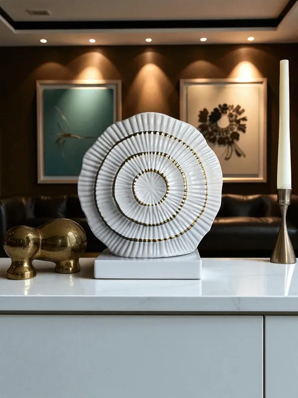 White_&_Golden_Shell_Shaped_Vase