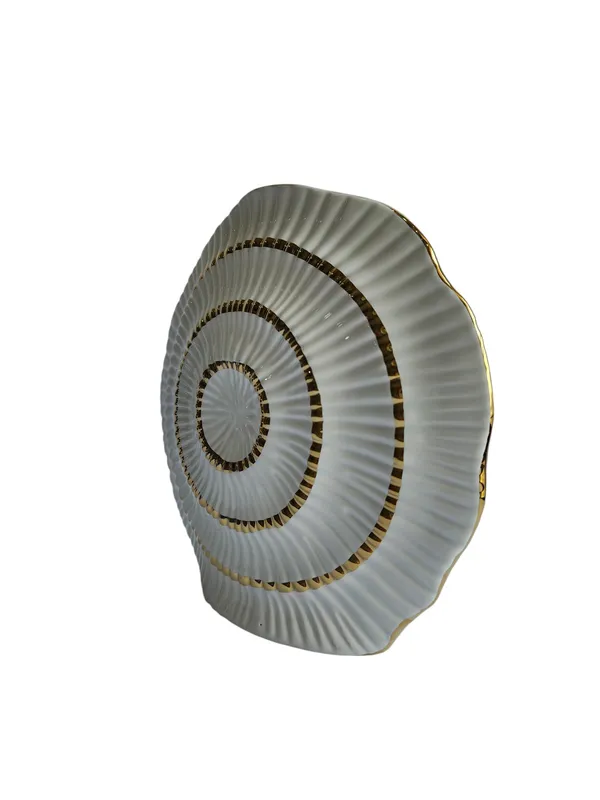 White_&_Golden_Shell_Shaped_Vase