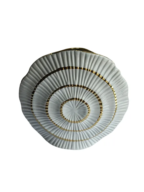White_&_Golden_Shell_Shaped_Vase