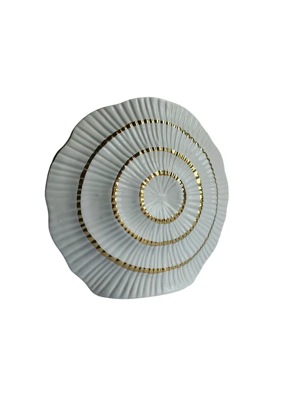 White_&_Golden_Shell_Shaped_Vase