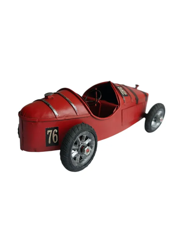 Red_Vintage_Metal_Car_Showpiece