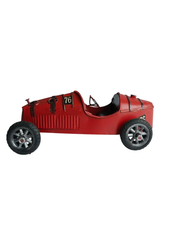 Red_Vintage_Metal_Car_Showpiece