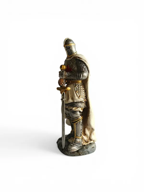 Standing_Knight