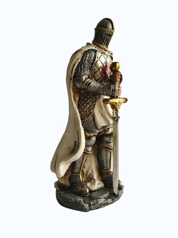 Standing_Knight