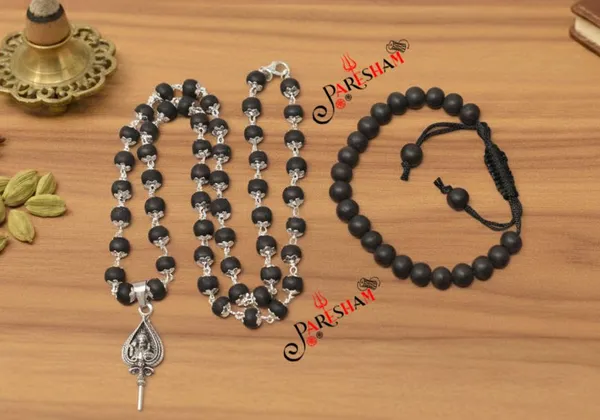 Black_Karungali_Malai_With_Silver_New_Murugan_Pendant_+_Karungali_Bracelet